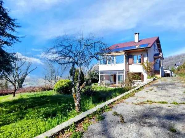 Maison 6 pièces 222 m²