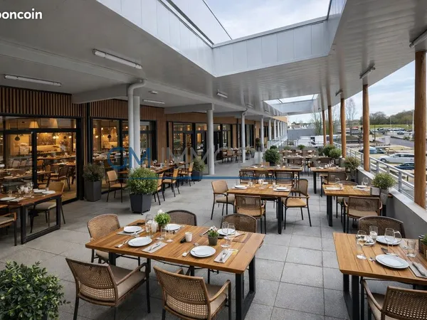 Local 142 m² Dax