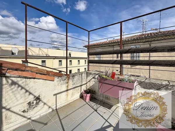 Quartier Arènes Location P3 meublé avec Terrasse