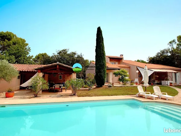 Propriété 6 pièces 181 m²