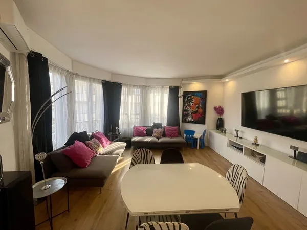 JUAN-LES-PINS T3/T4 DE 82 M² À 450 M DES PLAGES AU CALME