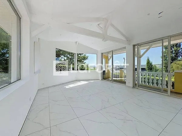 Maison 7 pièces 235 m²