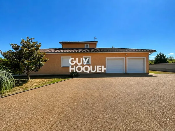 Magnifique Maison de 160m2, 5 Chambres, Double Garage - 71960 DAVAYÉ