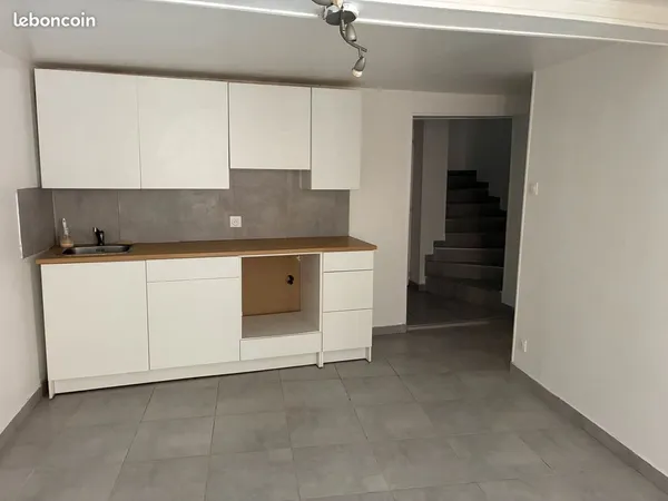 Superbe T 2 de 46m² + sous sol de 23m² à RIANS