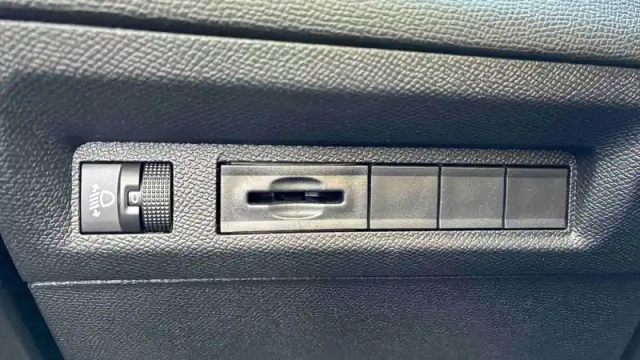 Peugeot 308 sw hybrid 145 e-dcs6 — photo 62