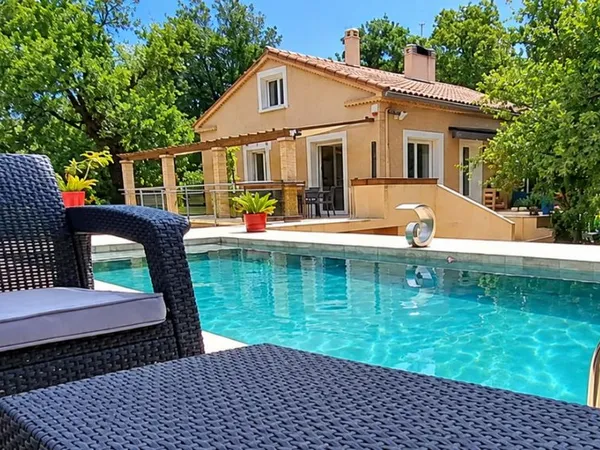 🌿 FORCALQUEIRET - Maison de 148 m² sur 5 600 m² de terrain plat - piscine chauffée - calme absolu