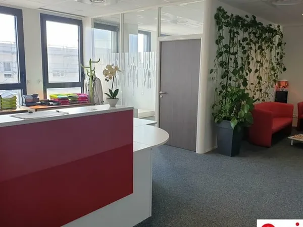 Bureaux 9 pièces 340 m²