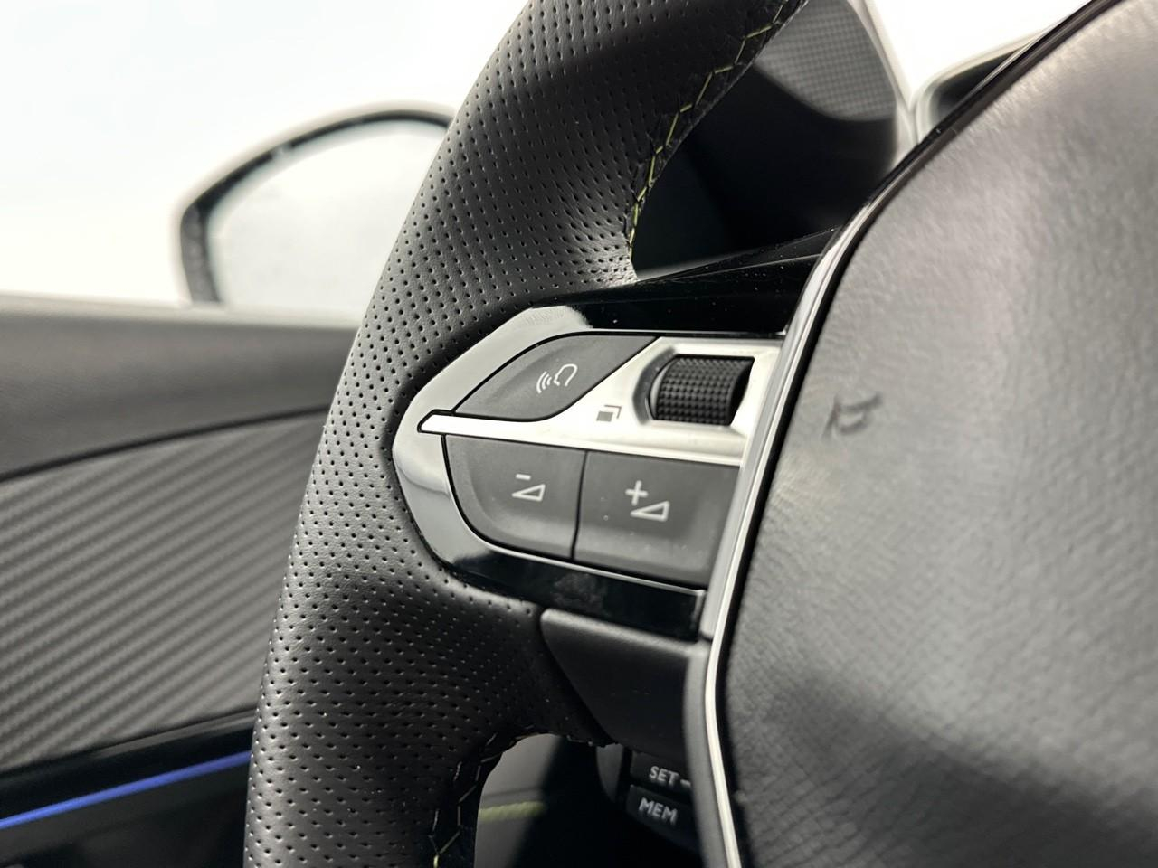 Peugeot 208 hybrid 145 ch e-dcs6 gt — photo 16