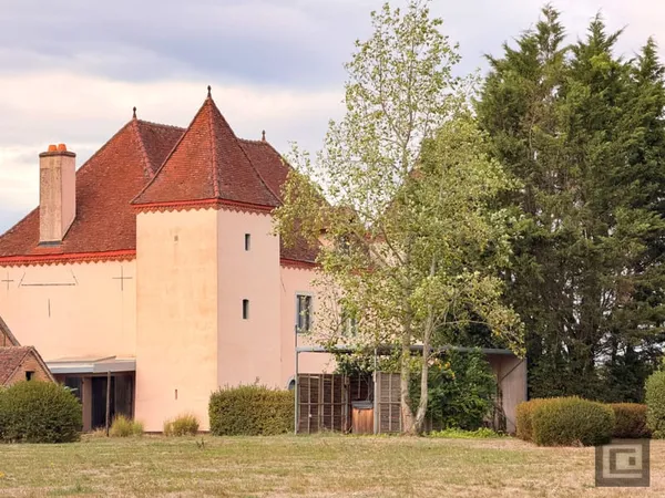 Le Manoir des Hêtres Pleureurs -- Une demeure historique aux