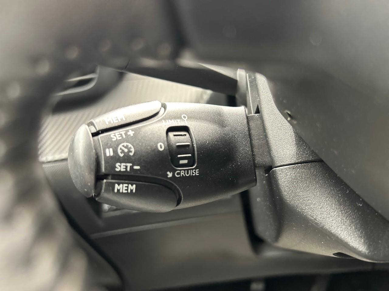 Peugeot 208 puretech 100 s&s bvm6 style — photo 20