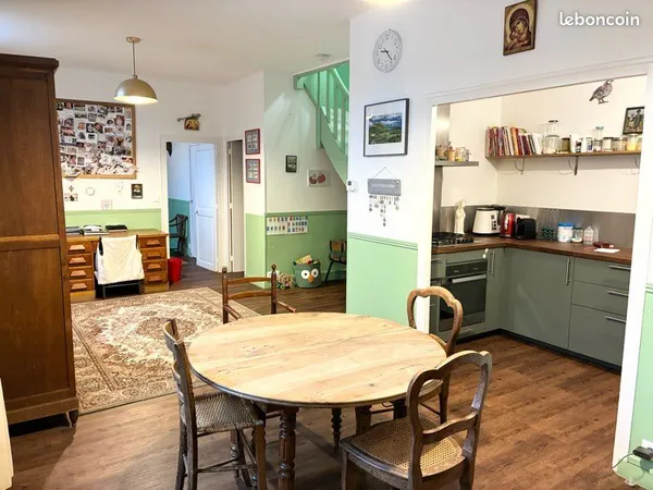 Maison familiale à louer - Quartier Madeleine, Orléans Disponible fin août Située dans le quartier p
