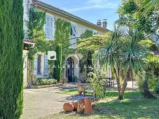 Propriété 7 pièces 186 m²