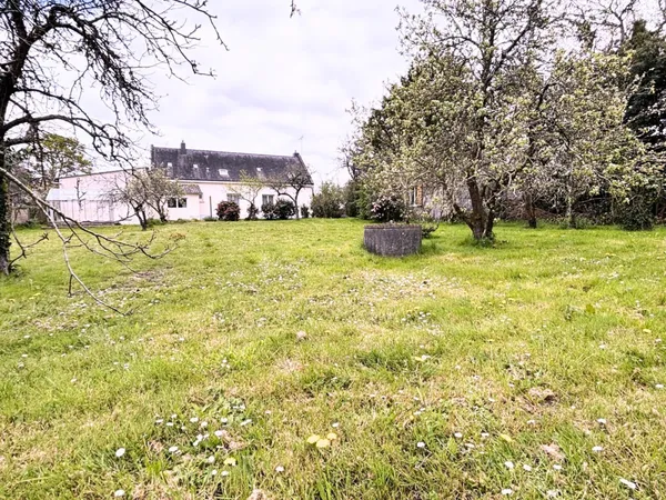 Maison 208m² - 6 Chambres - DEPENDANCES - TERRAIN 2100m²