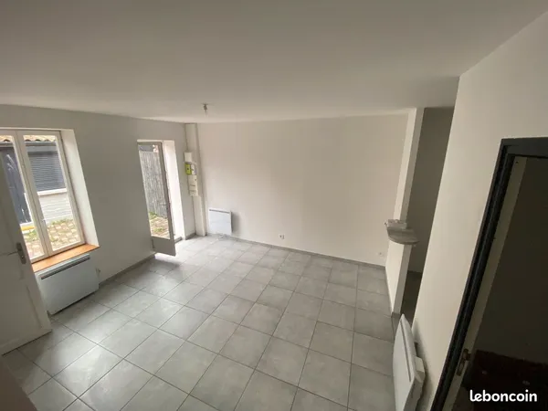 Petite maison rénovée 🏡, avec terrasse privative 🪴, 1 grande chambre 🛏