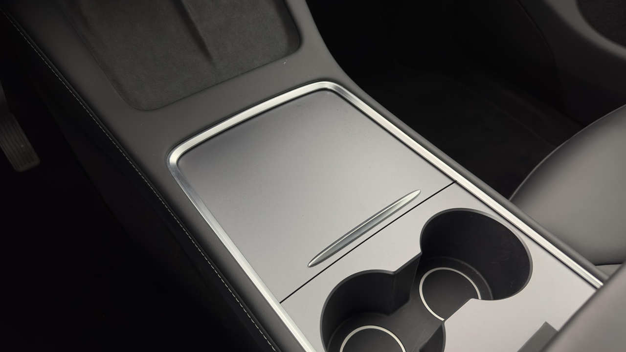 Tesla MODEL Y Standard RWD — photo 14
