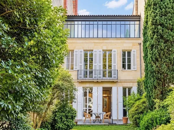 Vends maison en pierres - 200 m² - 6 pièces, 3 chambres - Bordeaux 33000