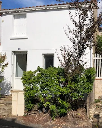 MAISON RENOVEE 35 M2, 1 chambre , cour sur FROSSAY (44320)-