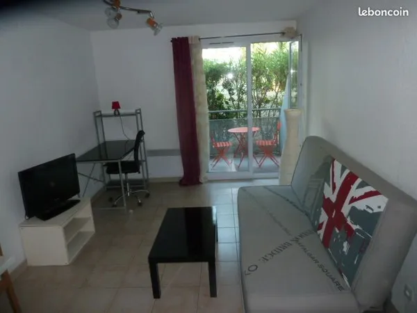 Location Studio 25 m² Arles - 485 Euros Résidence Les Cyclades Arles