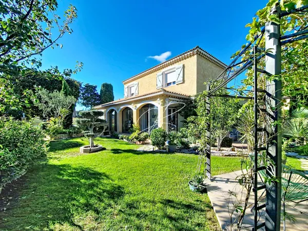 Maison T5 4 chambres 140 m² piscine et garage