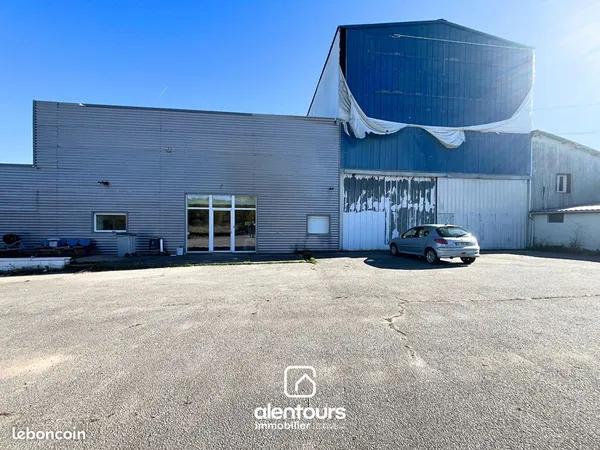 Entrepôt 700 m² VINCEY