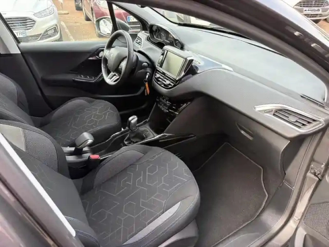 Peugeot 2008 1.5 bluehdi 100ch e6.c signature s&amp;s bvm5 86g — photo 11