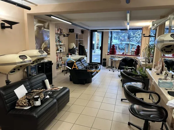 SURFACE COMMERCIALE ET APPARTEMENT