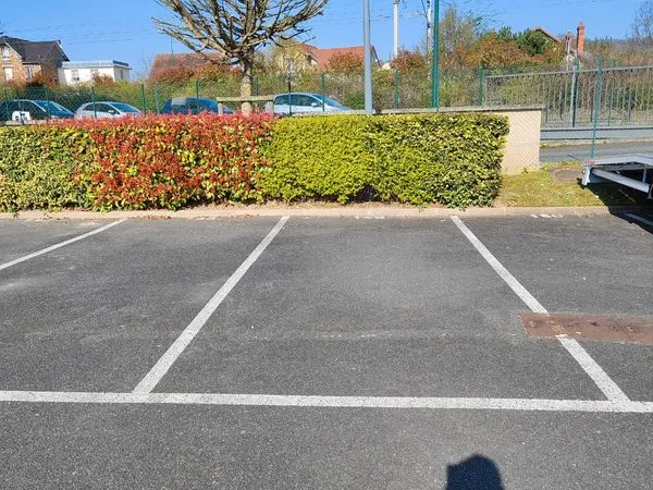 Place de parking extérieur proche de la gare de Taverny