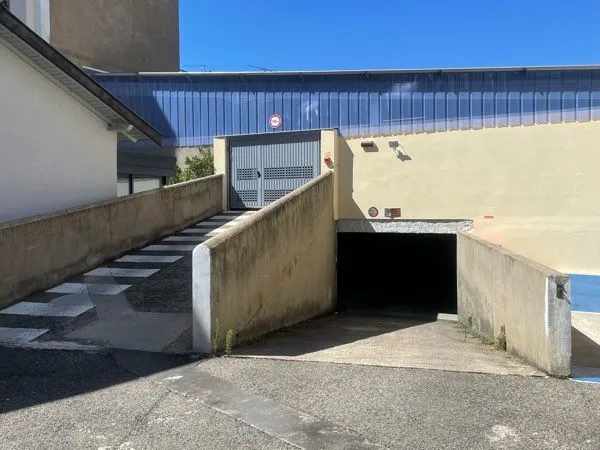 Vends box fermé