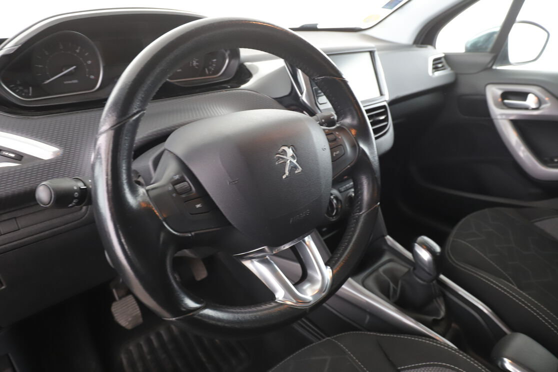 Peugeot 2008 1.6 Blue-HDi Style — photo 10