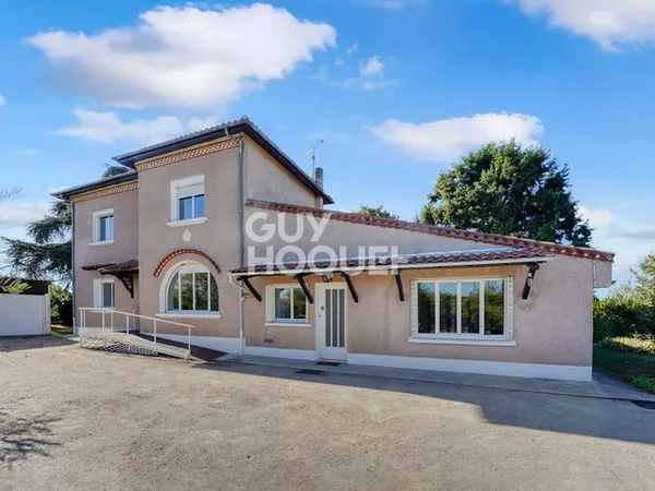 Maison Familiale à REYNIES (82370), 6 pièces, terrain 7 348 m²