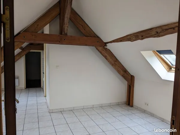 Location appartement T1 sous comble à Rouvres