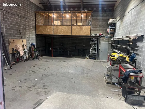 Entrepôt 160 m² à louer - Roubaix limite Wattrelos - La Lainière