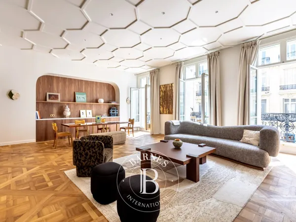 Paris 8ème - Triangle d'or GeorgeV / François 1er - Appartement d'exception - Balcon filant - 3 cham