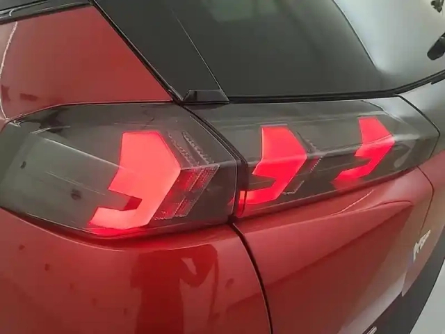 Peugeot 2008 puretech 130 s&amp;s eat8 — photo 17