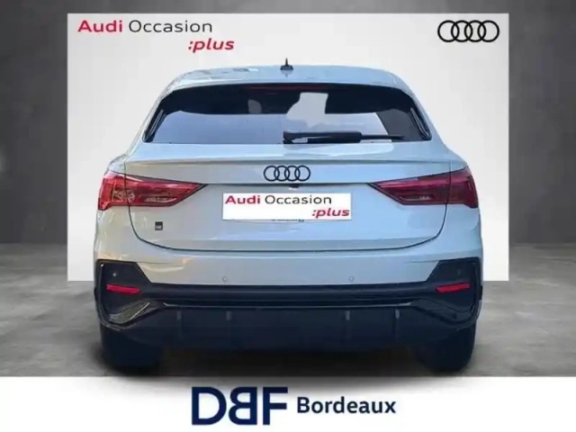 Audi Q3 35 tfsi 150 ch s tronic 7 s line — photo 4