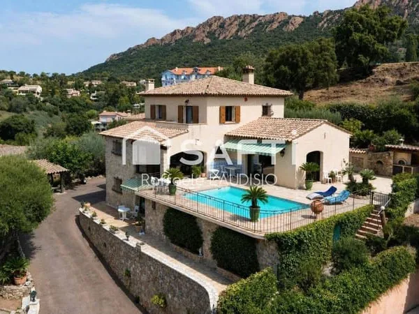 Maison 7 pièces 224 m²