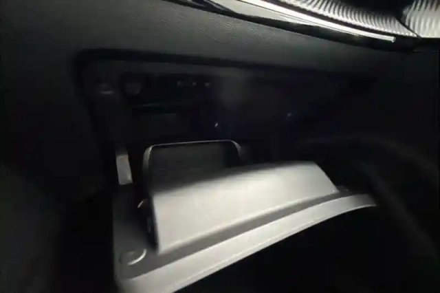 Peugeot 2008 hybrid 145 e-dcs6 — photo 20