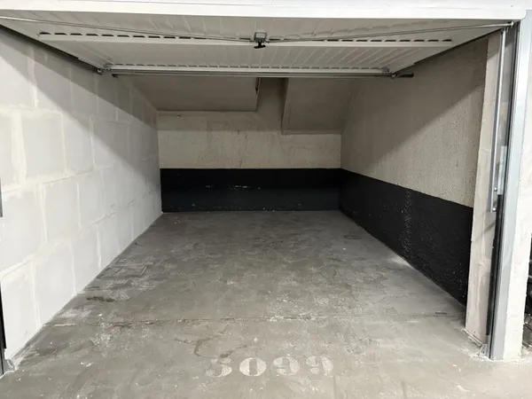 Location garage box parking 15m²