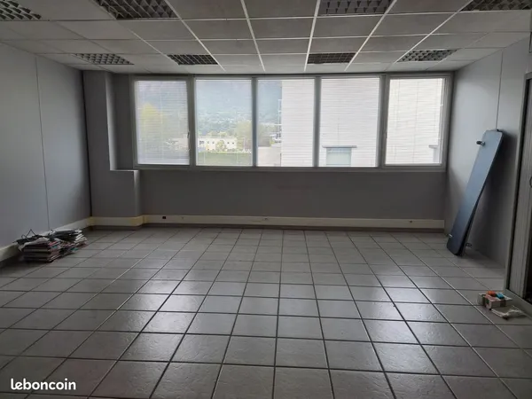 Bureau 33 m² à louer