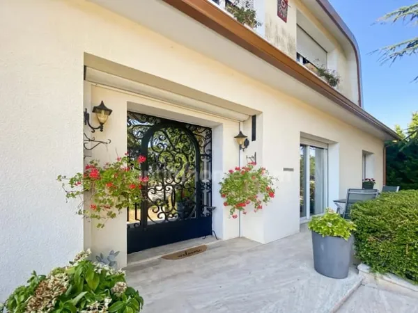 Maison 8 pièces 280 m²