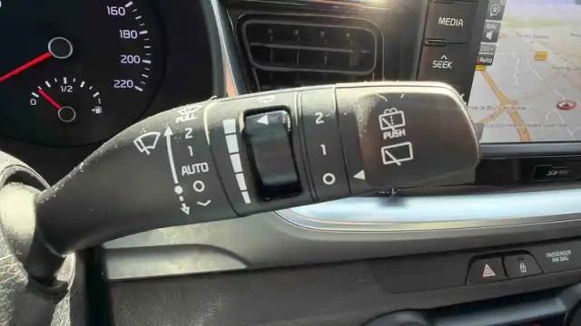 Kia Stonic 1.0 t-gdi 100 ch isg bvm5 — photo 19