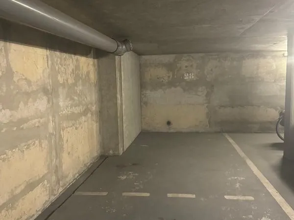Parking double en enfilade, place de la Nation