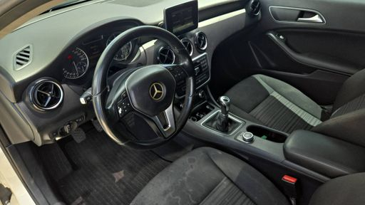 Mercedes Classe A 180 122 - Inspiration – 2015 – 84650 km – Essence – Boîte Manuelle — photo 36