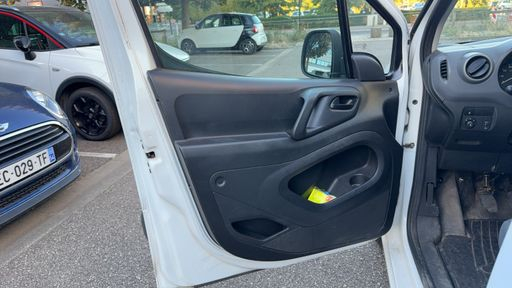 Citroen Berlingo VU 1.6 BlueHDi 100 - Confort – 2016 – 161082 km – Diesel – Boîte Manuelle — photo 19