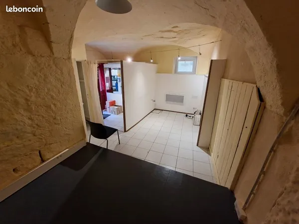 Bureau et espace de travail Location Sommières 25m² 190€