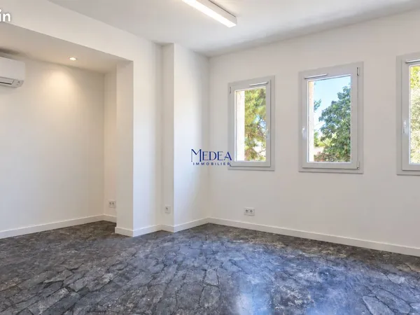 Bureaux, entrepôt 809 m² Ceyreste