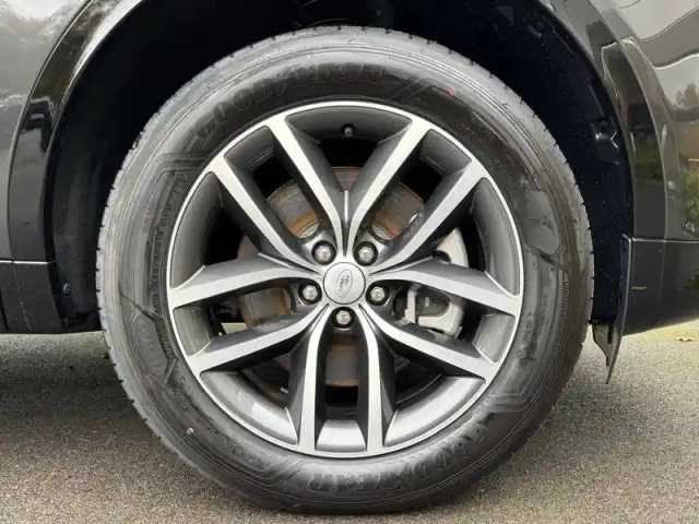 Land Rover Discovery Sport p300e phev awd bva — photo 5