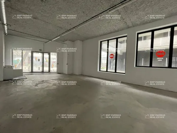 Local commercial 274 m²