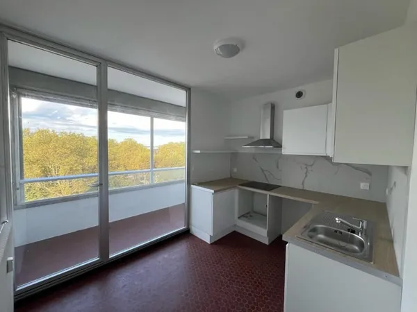 APPARTEMENT T3 A LOUER A ROANNE - PLACE DES PROMENADES