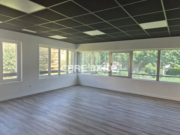 Local professionnel 155 m²